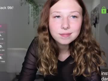 girl
        lottie_shine cam image #4767359