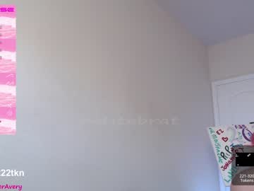 girl
        petitebrat cam image #1168250