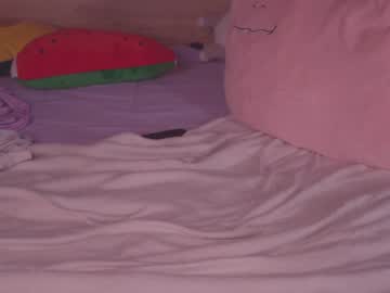 girl
        kittenmoon_ cam image #2152110