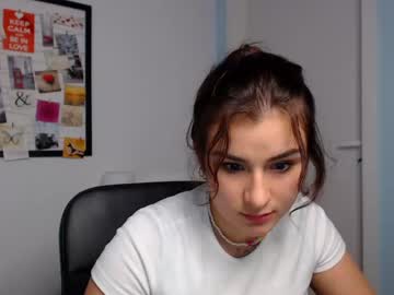 girl
        jasmine_hayden cam image #484067