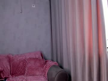 girl
        bboobscarol_ cam image #1208542