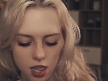 girl
        audreycarvin cam image #3715012