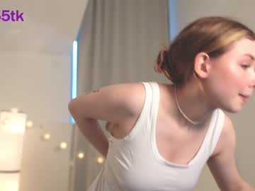 girl
        april_blush cam image #3922330