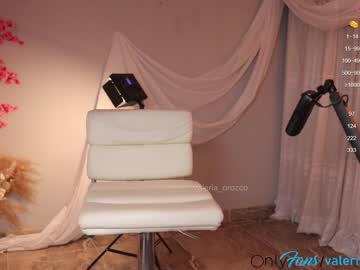 girl
        valeria_orozco cam image #2390751