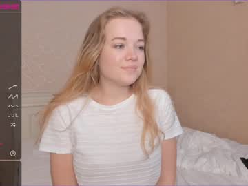 girl
        emelianae cam image #2381811