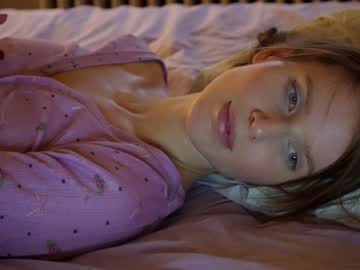 girl
        ellaa91 cam image #332168