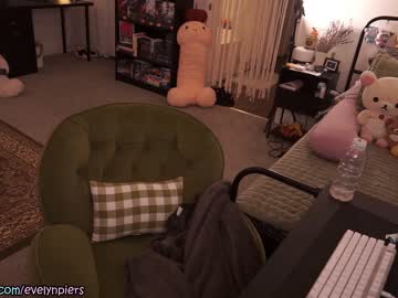 girl
        evelynpiers cam image #2338355