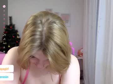 girl
        maya_blonde18 cam image #5940585