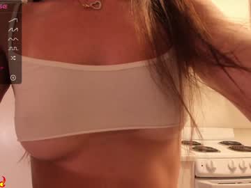 girl
        007movie cam image #2419235