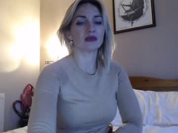 girl
        mallinia cam image #2553067