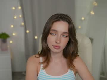 girl
        silent_chill cam image #3650055