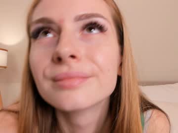 girl
        milaniapayne cam image #3154924