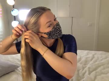 girl
        blondehottiek cam image #2459056