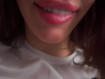 girl
        emma_land cam image #5637141
