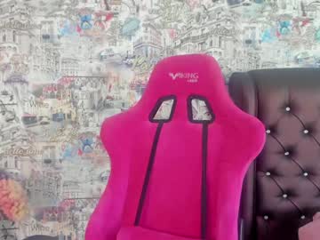 girl
        angelina_new cam image #1823736