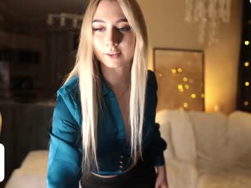 girl
        owlluree cam image #3631250