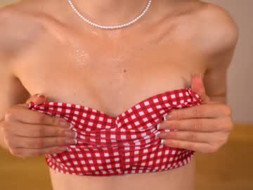 girl
        dietmountaindew_ cam image #4744037