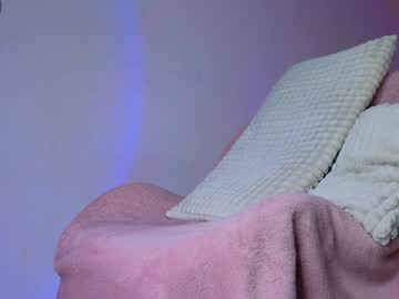 girl
        anissaa__ cam image #3440932