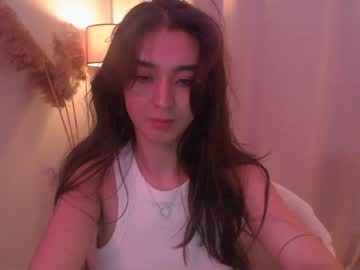 girl
        sarasuo cam image #1993247