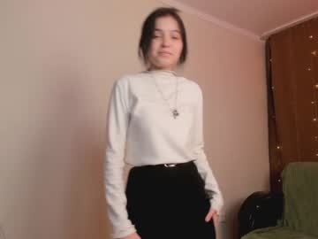girl
        carolmoores cam image #289777