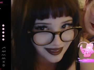 girl
        lottiepoppie cam image #3489587