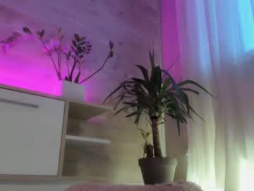 girl
        meryfoxxx cam image #548011
