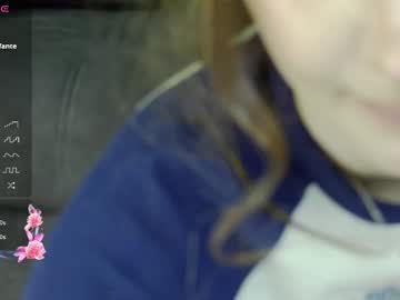 girl
        sayluna cam image #6772263