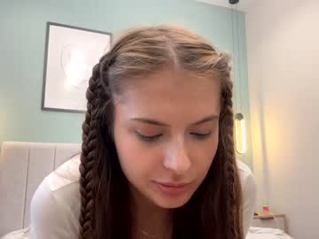 girl
        elisa_moon cam image #4240577