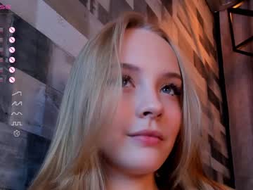 girl
        lolliis cam image #2589464