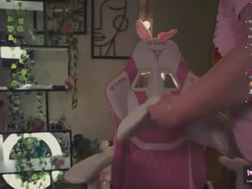 girl
        chery_lady22 cam image #5660229