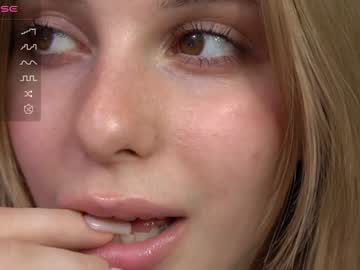 girl
        refined_style cam image #5303628