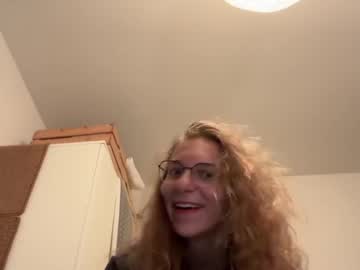 girl
        lillybambus cam image #4687292