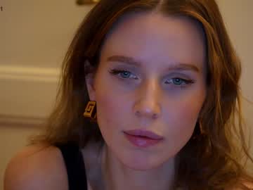 girl
        ellaa91 cam image #426464