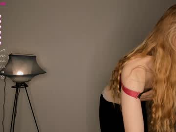 girl
        joannsbailey cam image #894696