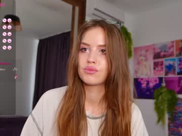 girl
        fazeyj cam image #4245576
