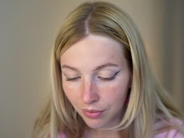 girl
        my_stella cam image #2037316
