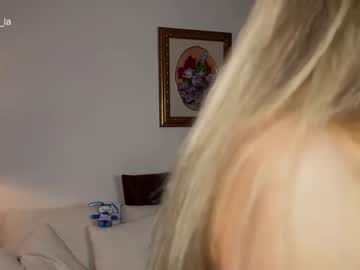 girl
        tatti_1 cam image #4251045