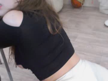couple
        alyx1 cam image #3862238