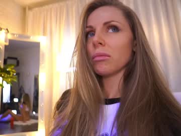 girl
        eva_fashionista cam image #3777459
