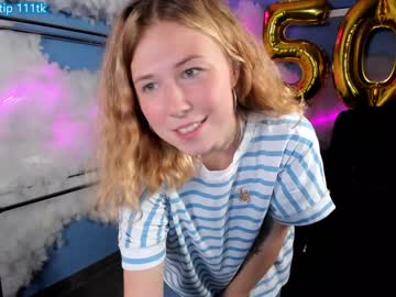 girl
        lottie_shine cam image #88843