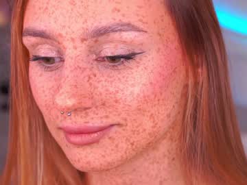 girl
        artease cam image #418618