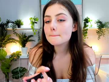 girl
        easy_daisy cam image #354205
