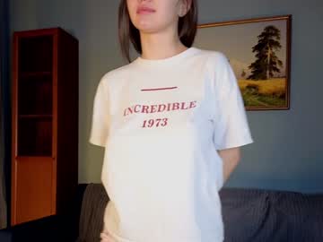 girl
        silvercorell cam image #3416552