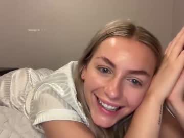 girl
        summerlovingg cam image #4141640
