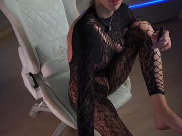 girl
        emma_land cam image #5872932