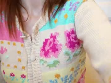 girl
        ellaa91 cam image #6122304