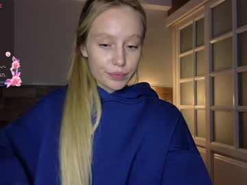 girl
        callme_star cam image #4153771