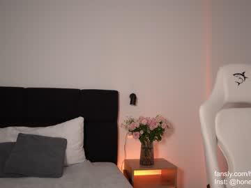 girl
        aria_diaz cam image #3974261