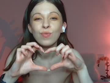 girl
        lea_exe cam image #4365316