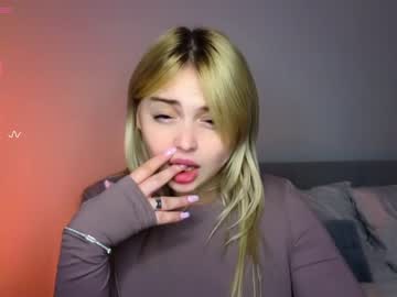girl
        shy_blondiee cam image #2476378